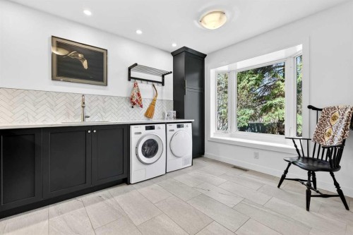 8932 Baylor Crescent Sw, Calgary, AB - Indoor Photo Showing Laundry Room