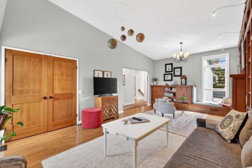 8932 Baylor Crescent Sw, Calgary, AB - Indoor Photo Showing Living Room