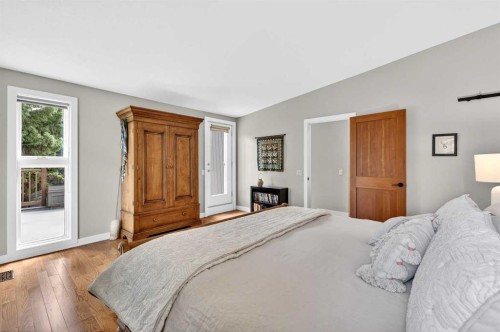 8932 Baylor Crescent Sw, Calgary, AB - Indoor Photo Showing Bedroom