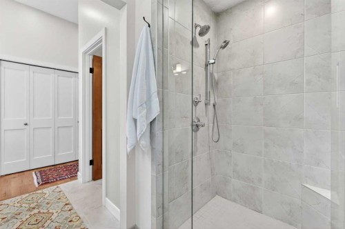 8932 Baylor Crescent Sw, Calgary, AB - Indoor Photo Showing Bathroom