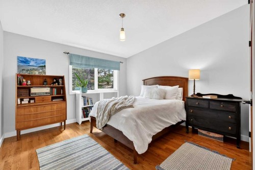 8932 Baylor Crescent Sw, Calgary, AB - Indoor Photo Showing Bedroom