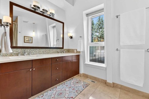 8932 Baylor Crescent Sw, Calgary, AB - Indoor Photo Showing Bathroom