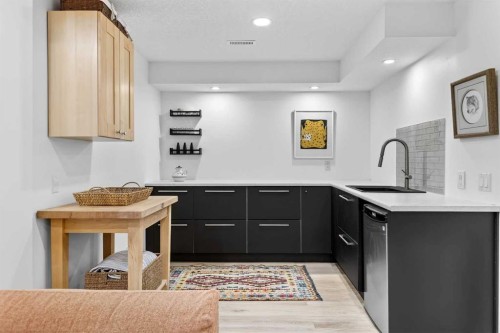 8932 Baylor Crescent Sw, Calgary, AB - Indoor Photo Showing Kitchen