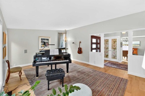 8932 Baylor Crescent Sw, Calgary, AB - Indoor Photo Showing Other Room