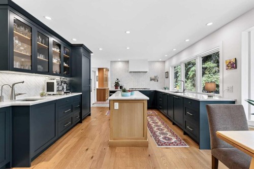 8932 Baylor Crescent Sw, Calgary, AB - Indoor Photo Showing Kitchen With Upgraded Kitchen