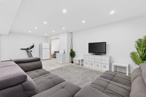 1612 Monteith Drive Se, High River, AB - Indoor
