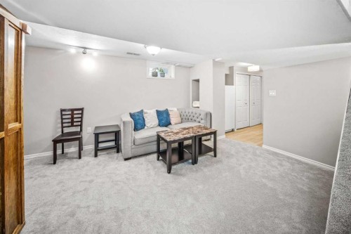 96 Mckinley Road Se, Calgary, AB - Indoor