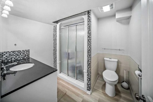 96 Mckinley Road Se, Calgary, AB - Indoor Photo Showing Bathroom