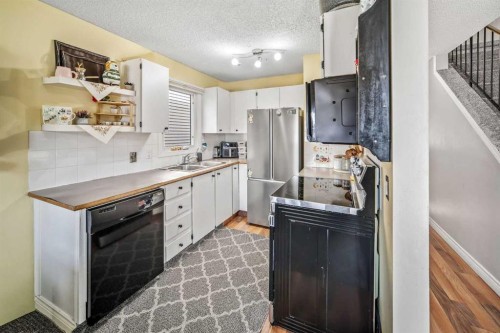 96 Mckinley Road Se, Calgary, AB - Indoor Photo Showing Kitchen
