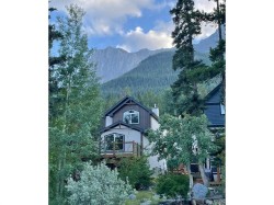 921 Lawrence Grassi Ridge Canmore, AB T1W 2Z5