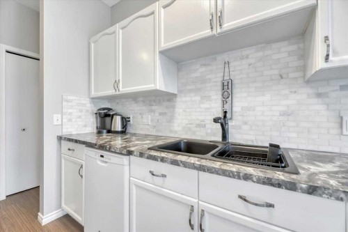 35-72 Millside Drive Sw, Calgary, AB - Indoor Photo Showing Kitchen With Double Sink With Upgraded Kitchen