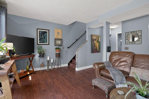 23-643 4 Avenue Ne, Calgary, AB - Indoor
