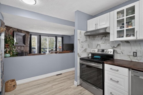 23-643 4 Avenue Ne, Calgary, AB - Indoor Photo Showing Kitchen