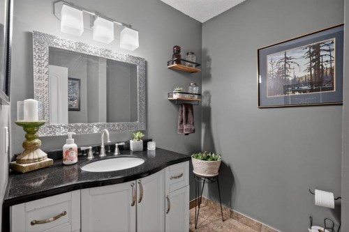 23-643 4 Avenue Ne, Calgary, AB - Indoor Photo Showing Bathroom