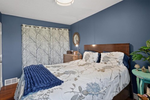 23-643 4 Avenue Ne, Calgary, AB - Indoor Photo Showing Bedroom
