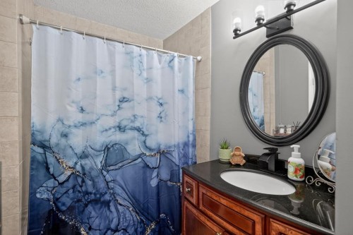 23-643 4 Avenue Ne, Calgary, AB - Indoor Photo Showing Bathroom