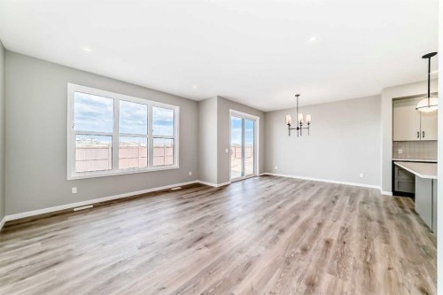 130 Bartlett Row Se, Calgary, AB - Indoor