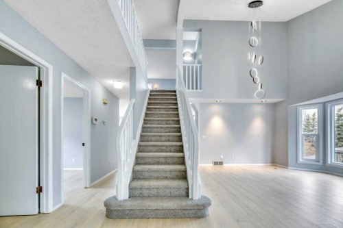 215 Hawktree Circle Nw, Calgary, AB - Indoor Photo Showing Other Room
