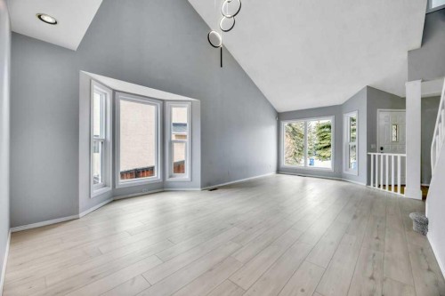 215 Hawktree Circle Nw, Calgary, AB - Indoor Photo Showing Other Room