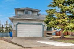 215 Hawktree Circle NW Calgary, AB T3G 2Y6