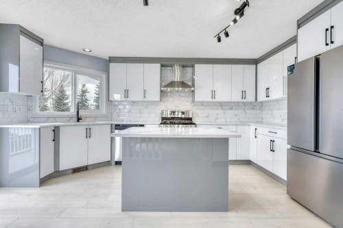 215 Hawktree Circle Nw, Calgary, AB - Indoor Photo Showing Kitchen With Upgraded Kitchen