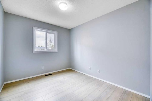215 Hawktree Circle Nw, Calgary, AB - Indoor Photo Showing Other Room
