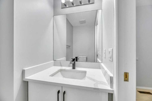 215 Hawktree Circle Nw, Calgary, AB - Indoor Photo Showing Bathroom
