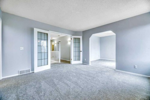 215 Hawktree Circle Nw, Calgary, AB - Indoor Photo Showing Other Room