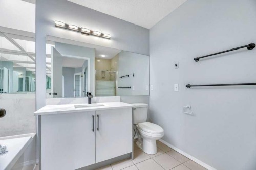 215 Hawktree Circle Nw, Calgary, AB - Indoor Photo Showing Bathroom