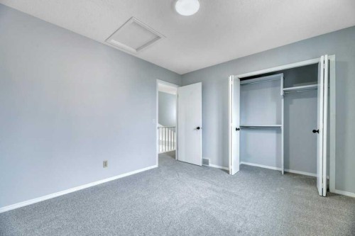215 Hawktree Circle Nw, Calgary, AB - Indoor Photo Showing Other Room