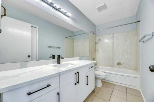 215 Hawktree Circle Nw, Calgary, AB - Indoor Photo Showing Bathroom