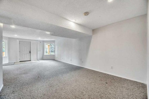 215 Hawktree Circle Nw, Calgary, AB - Indoor Photo Showing Other Room