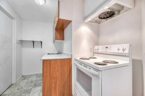 215 Hawktree Circle Nw, Calgary, AB - Indoor