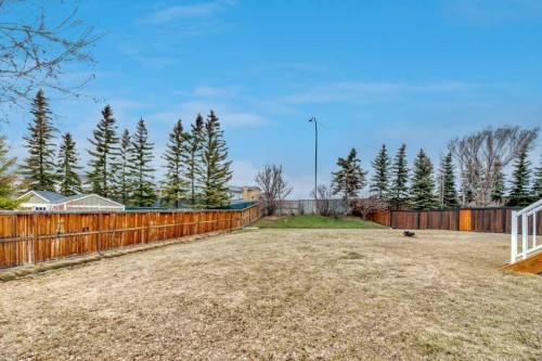 215 Hawktree Circle Nw, Calgary, AB - Outdoor