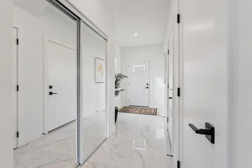 255-7820 Spring Willow Drive Sw, Calgary, AB - Indoor Photo Showing Other Room