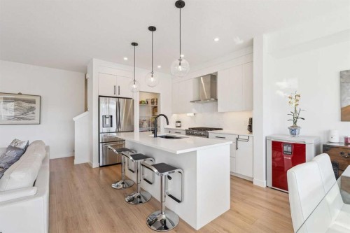 255-7820 Spring Willow Drive Sw, Calgary, AB - Indoor Photo Showing Kitchen With Stainless Steel Kitchen With Upgraded Kitchen