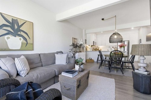 307 Crestridge Common Sw, Calgary, AB - Indoor Photo Showing Living Room