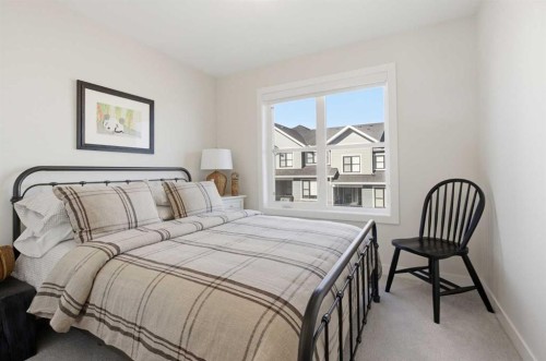 307 Crestridge Common Sw, Calgary, AB - Indoor Photo Showing Bedroom