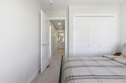 307 Crestridge Common Sw, Calgary, AB - Indoor Photo Showing Bedroom