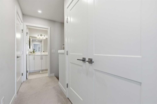 307 Crestridge Common Sw, Calgary, AB - Indoor Photo Showing Other Room