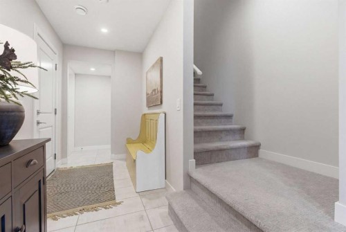 307 Crestridge Common Sw, Calgary, AB - Indoor Photo Showing Other Room