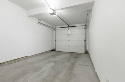 307 Crestridge Common Sw, Calgary, AB - Indoor Photo Showing Garage