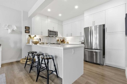 307 Crestridge Common Sw, Calgary, AB - Indoor Photo Showing Kitchen With Upgraded Kitchen