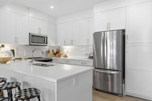 307 Crestridge Common Sw, Calgary, AB - Indoor Photo Showing Kitchen With Double Sink With Upgraded Kitchen