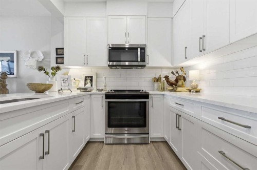 307 Crestridge Common Sw, Calgary, AB - Indoor Photo Showing Kitchen With Upgraded Kitchen