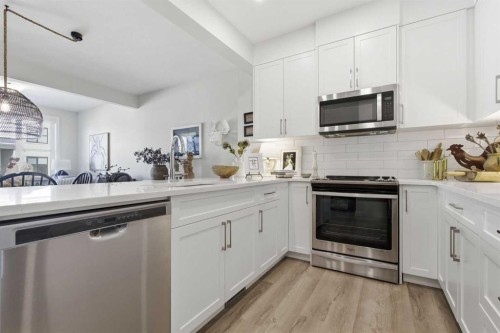 307 Crestridge Common Sw, Calgary, AB - Indoor Photo Showing Kitchen With Upgraded Kitchen