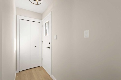 236 Silverview Way Nw, Calgary, AB - Indoor Photo Showing Other Room