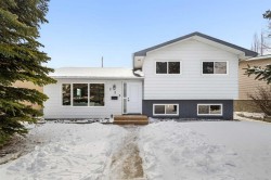 236 Silverview Way NW Calgary, AB T3B 3K3
