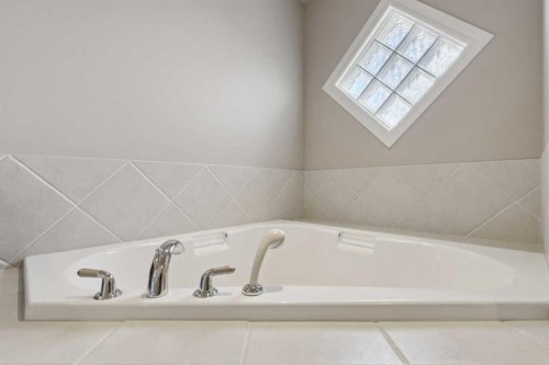 357 Kincora Drive Nw, Calgary, AB - Indoor Photo Showing Bathroom