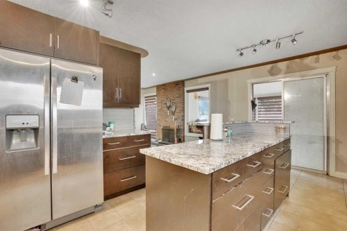 528 Whiteridge Way Ne, Calgary, AB - Indoor Photo Showing Kitchen With Upgraded Kitchen
